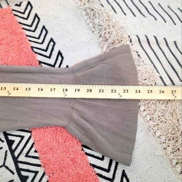 525 AMERICA TURTLENECK SWEATER W BELL SLEEVES, SZ LARGE - Picture 11 of 12